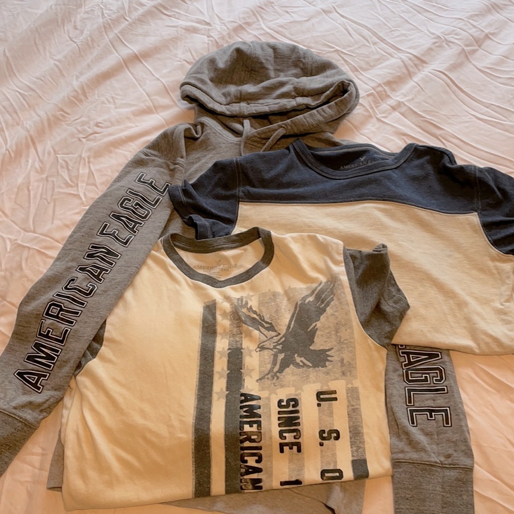 4 American Eagle shirts! Bundle Deal